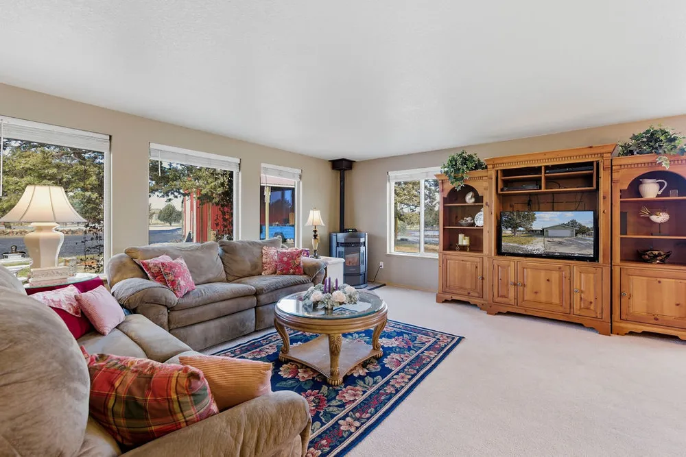 13574 SE Southwood Dr, Prineville, OR 97754