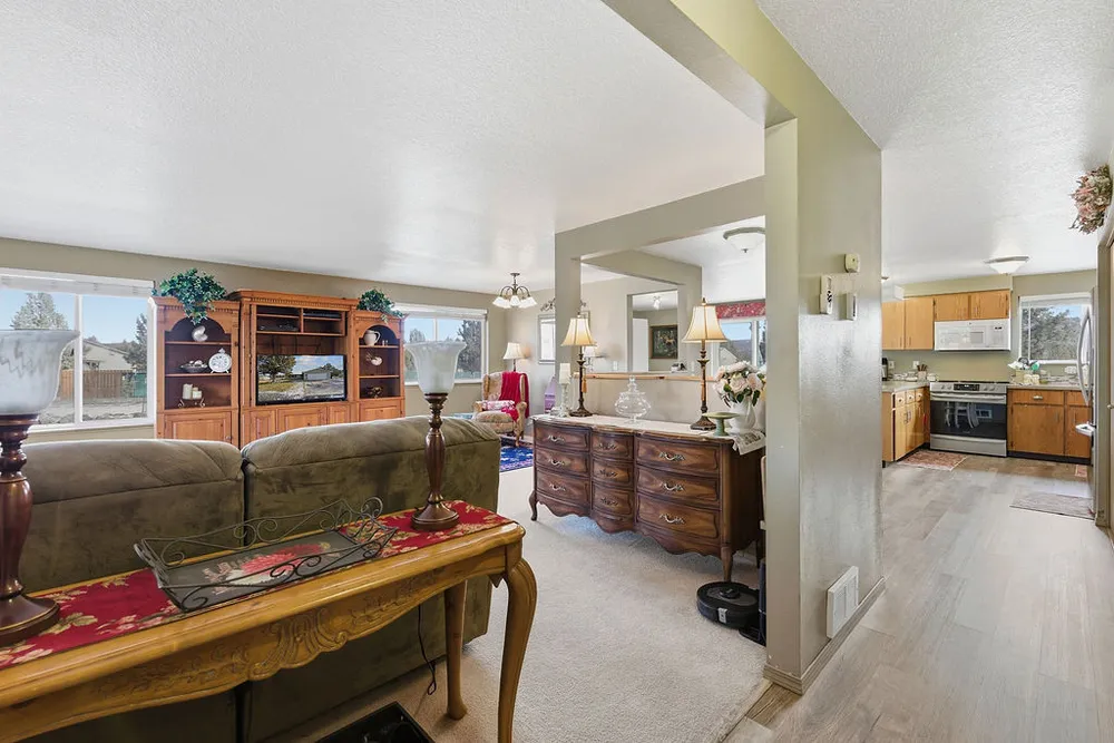 13574 SE Southwood Dr, Prineville, OR 97754