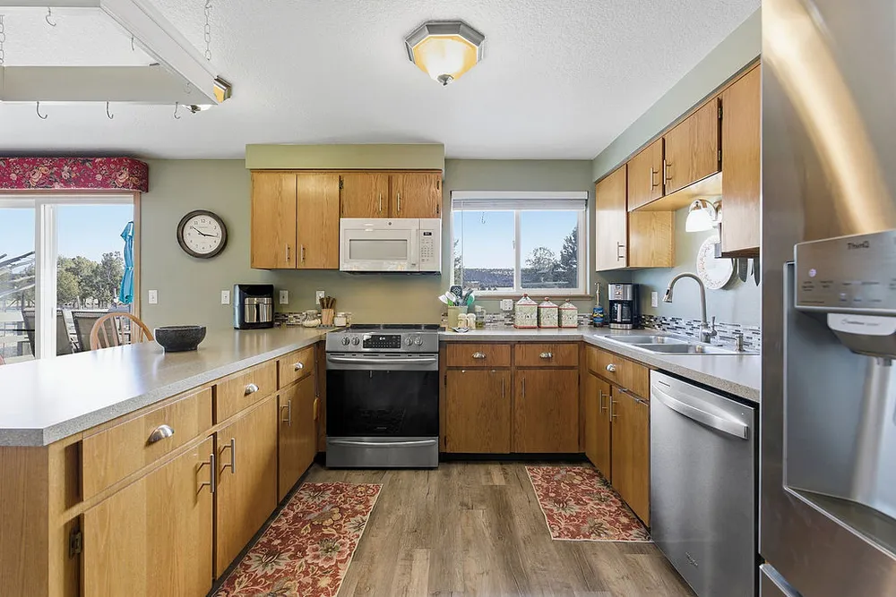 13574 SE Southwood Dr, Prineville, OR 97754