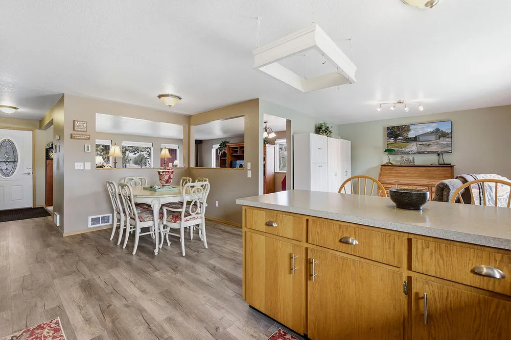 13574 SE Southwood Dr, Prineville, OR 97754