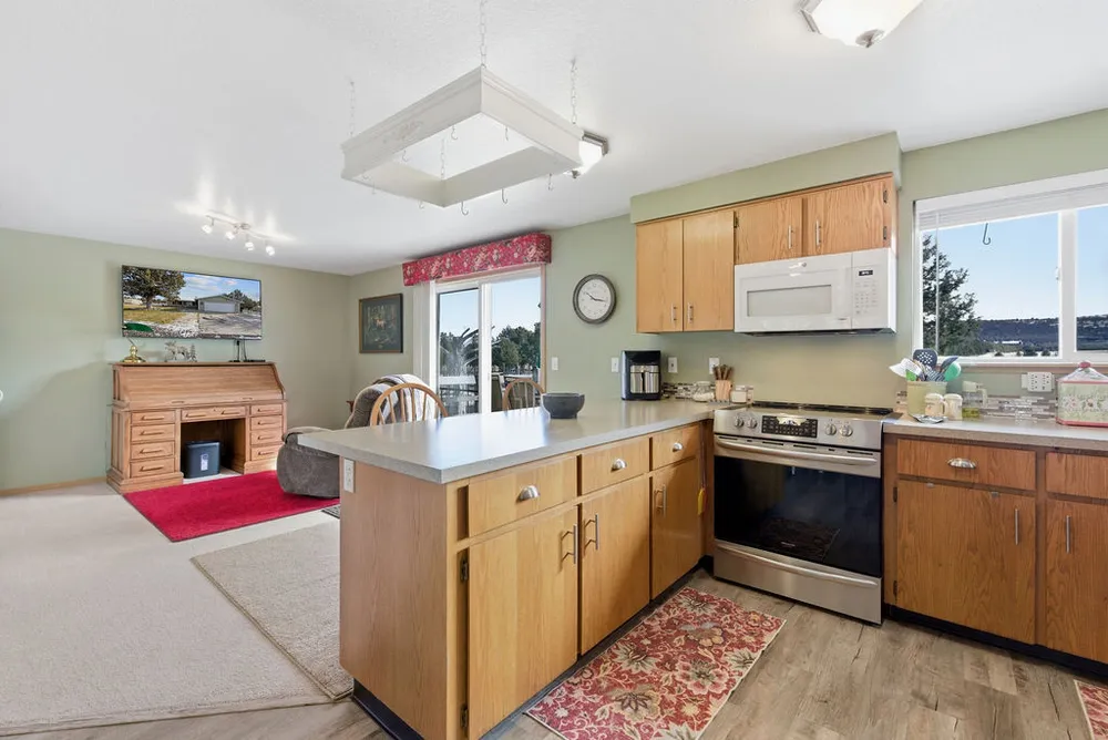 13574 SE Southwood Dr, Prineville, OR 97754