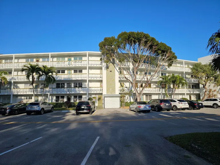 4015 Lyndhurst, Deerfield Beach, FL 33442
