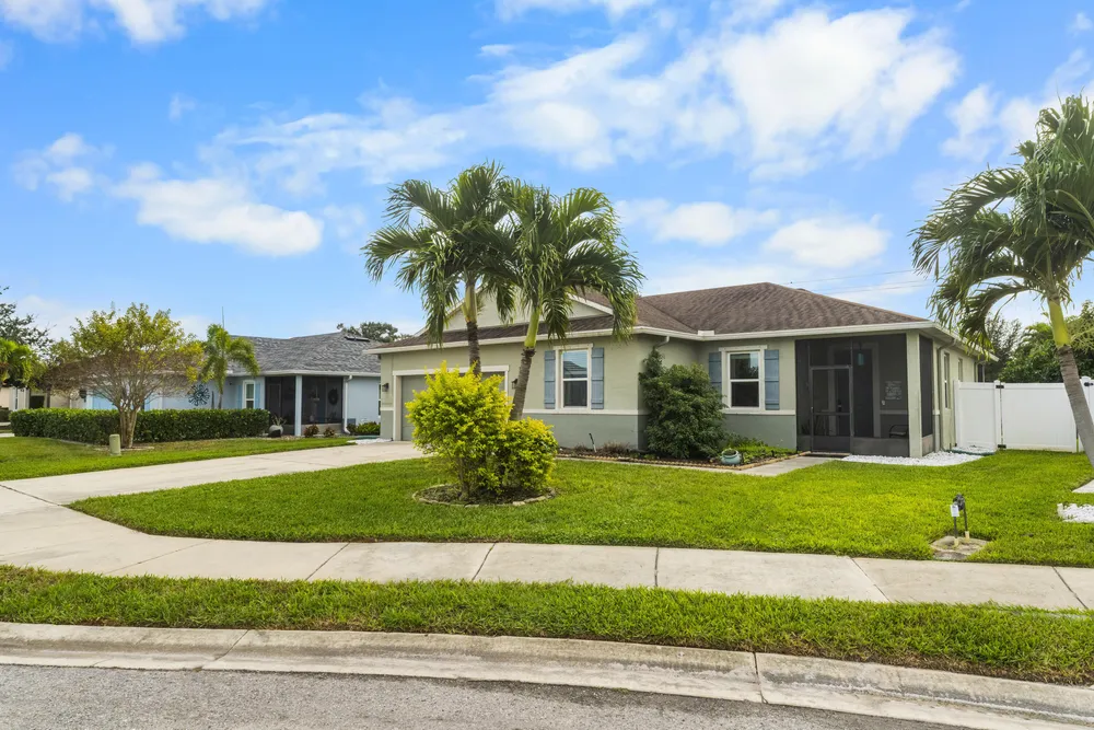110 65th Ave E, Bradenton, FL 34203
