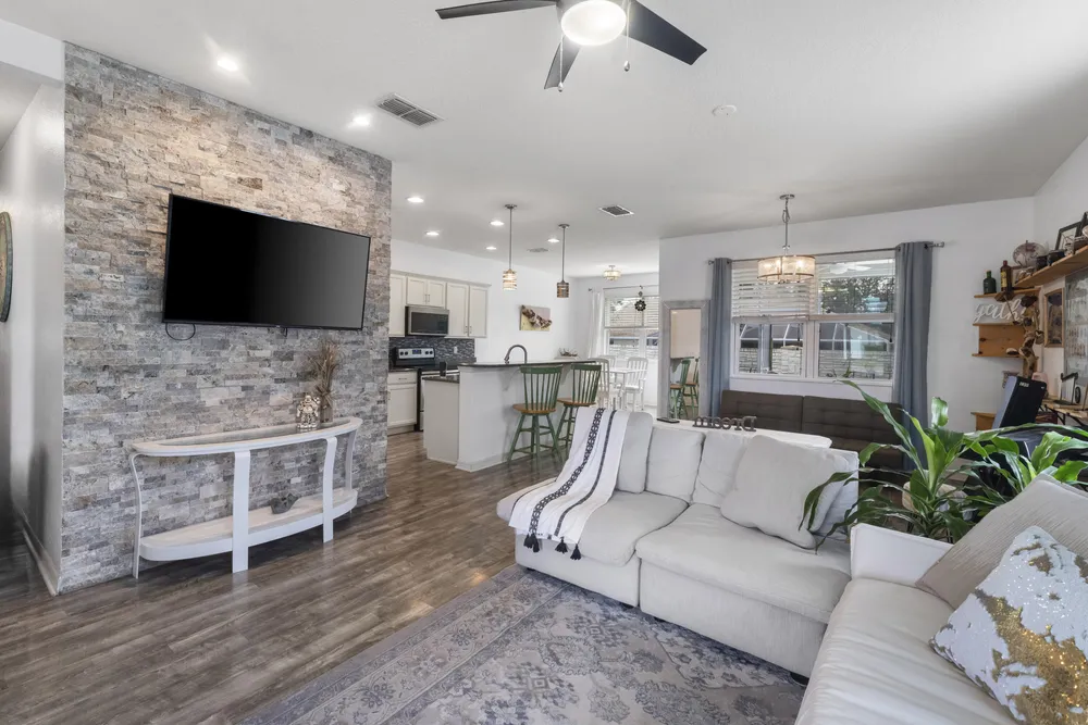 110 65th Ave E, Bradenton, FL 34203