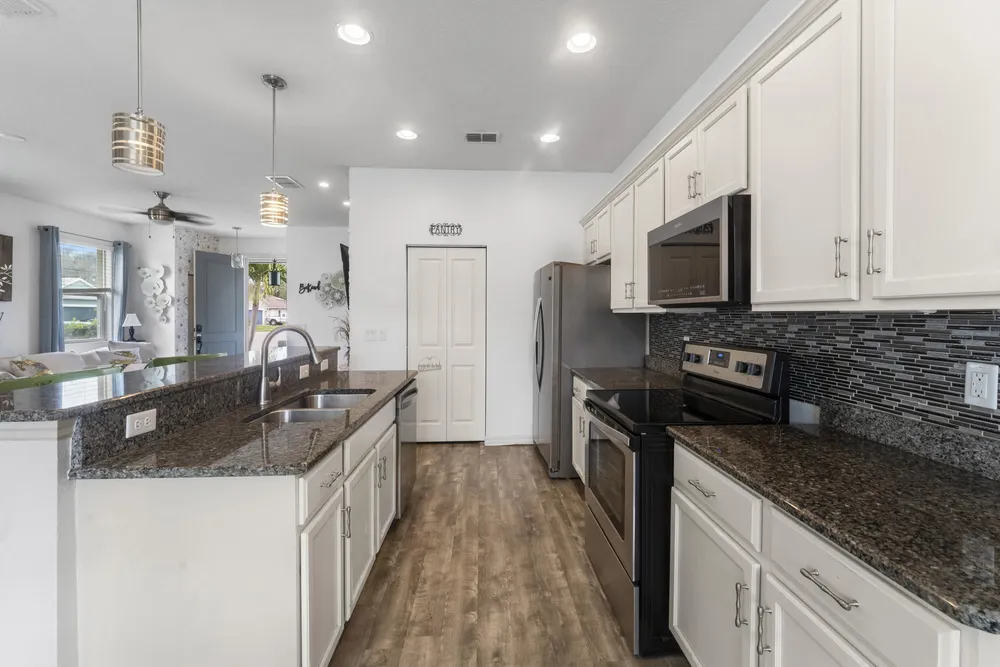 110 65th Ave E, Bradenton, FL 34203