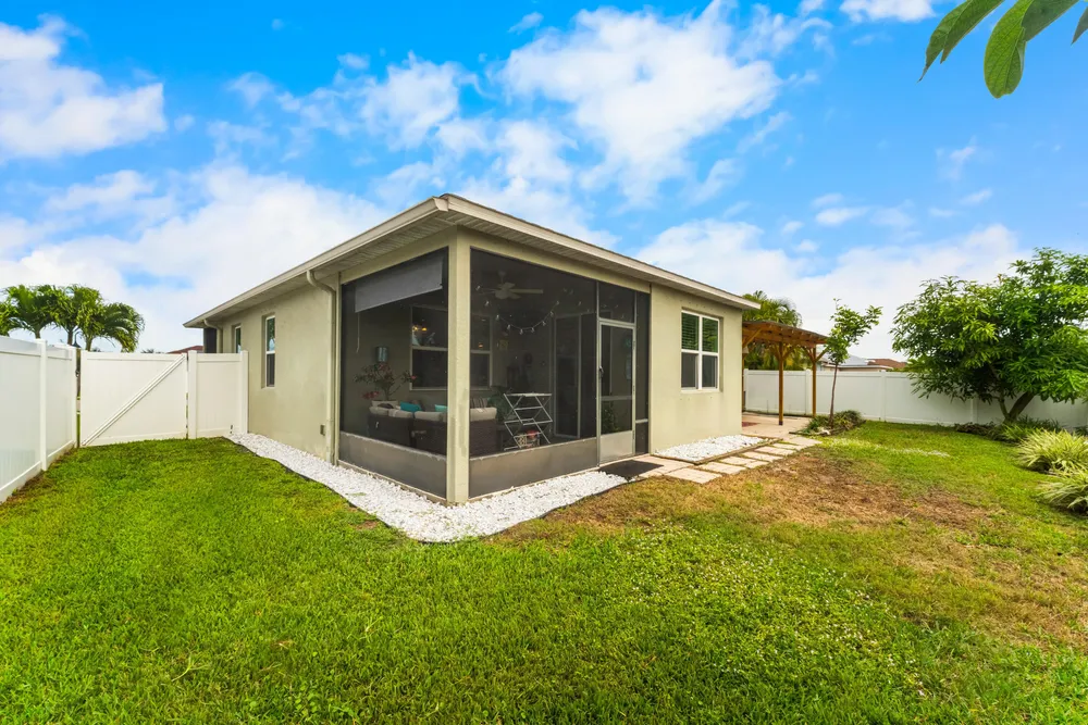 110 65th Ave E, Bradenton, FL 34203
