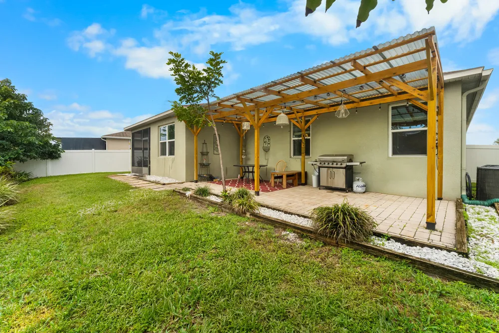 110 65th Ave E, Bradenton, FL 34203
