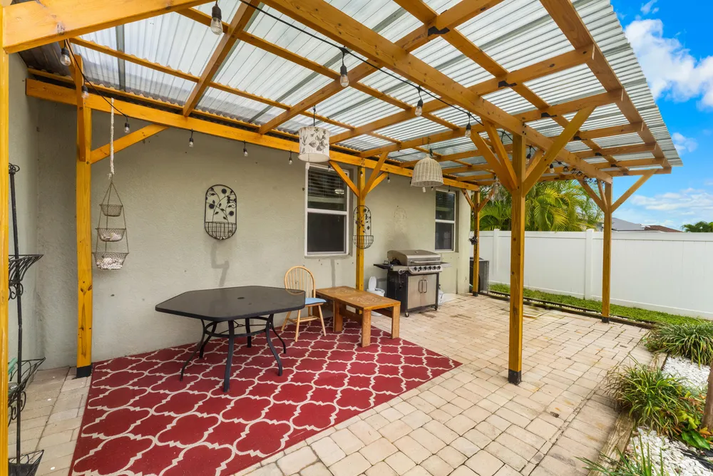 110 65th Ave E, Bradenton, FL 34203