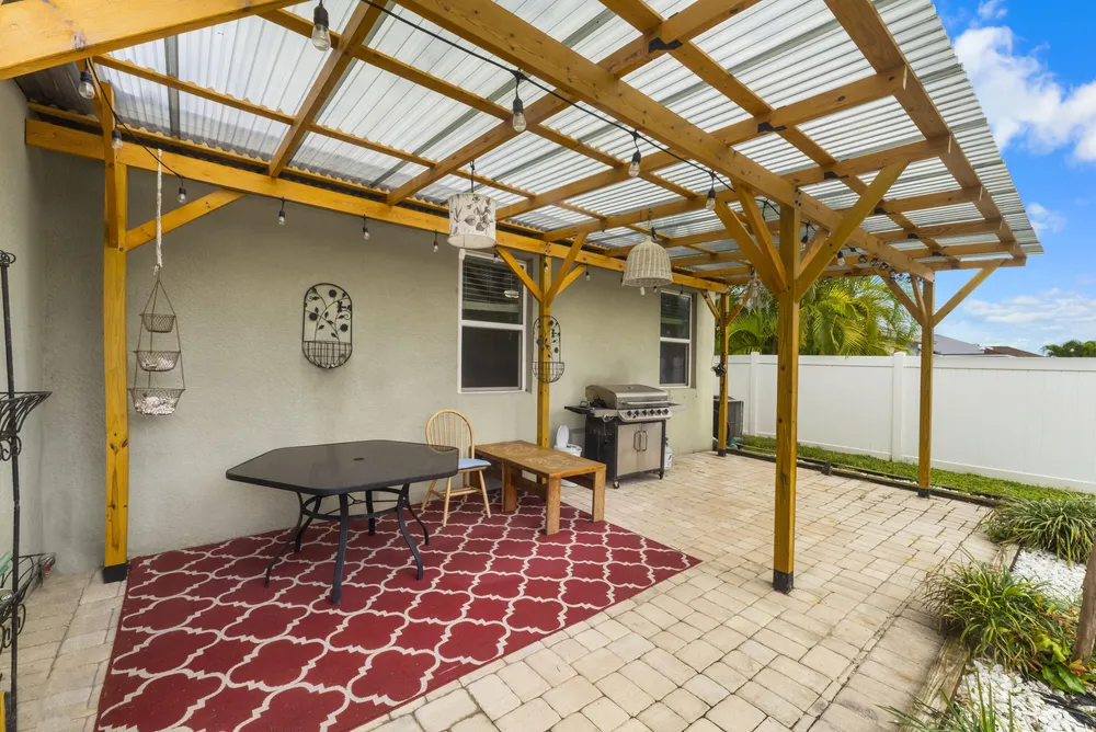 110 65th Ave E, Bradenton, FL 34203