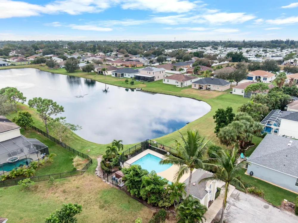 110 65th Ave E, Bradenton, FL 34203