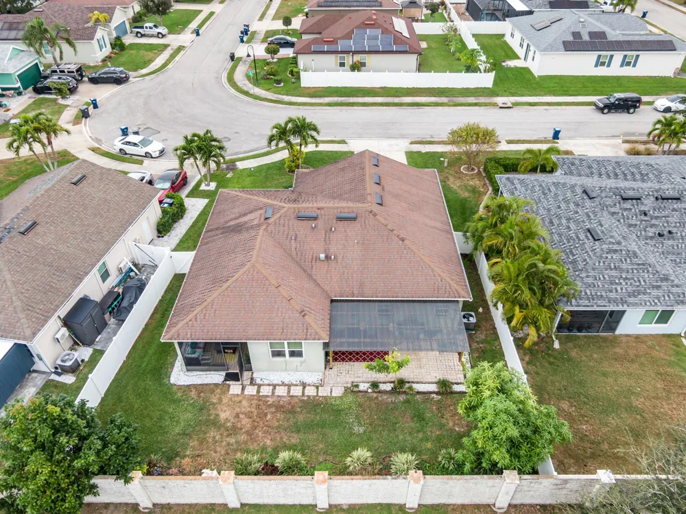 110 65th Ave E, Bradenton, FL 34203