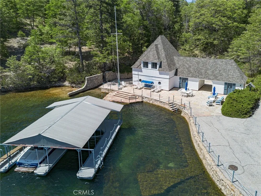 28641 NORTH SHORE RD, Lake Arrowhead, CA 92352
