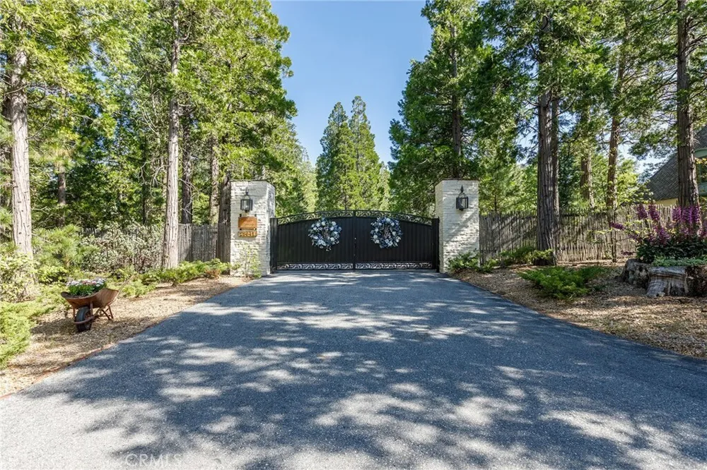 28641 NORTH SHORE RD, Lake Arrowhead, CA 92352