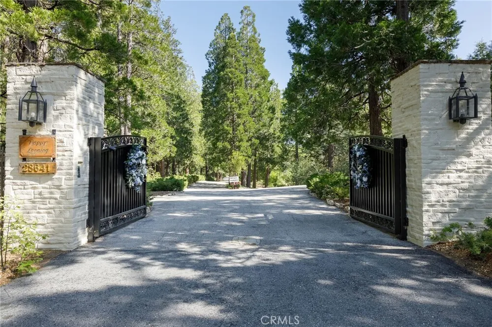 28641 NORTH SHORE RD, Lake Arrowhead, CA 92352