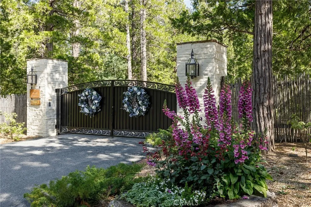 28641 NORTH SHORE RD, Lake Arrowhead, CA 92352