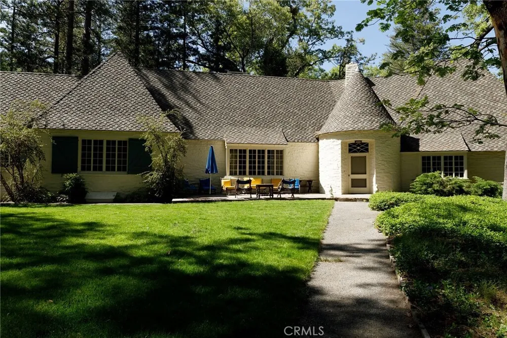 28641 NORTH SHORE RD, Lake Arrowhead, CA 92352