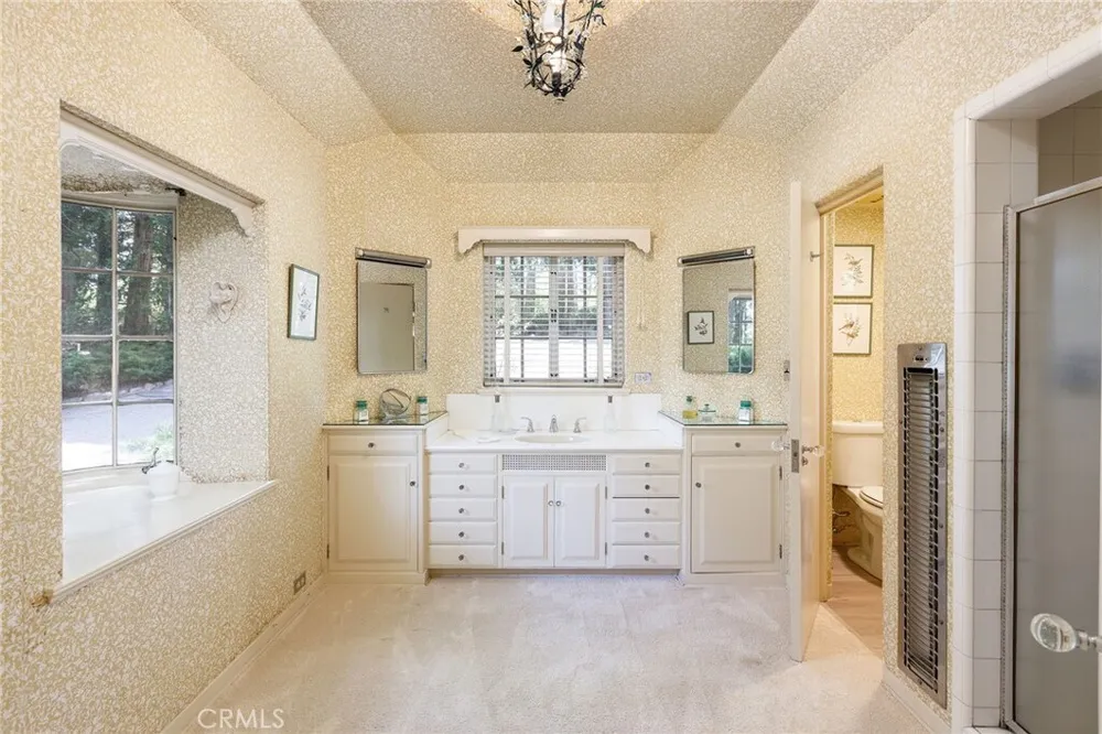 28641 NORTH SHORE RD, Lake Arrowhead, CA 92352