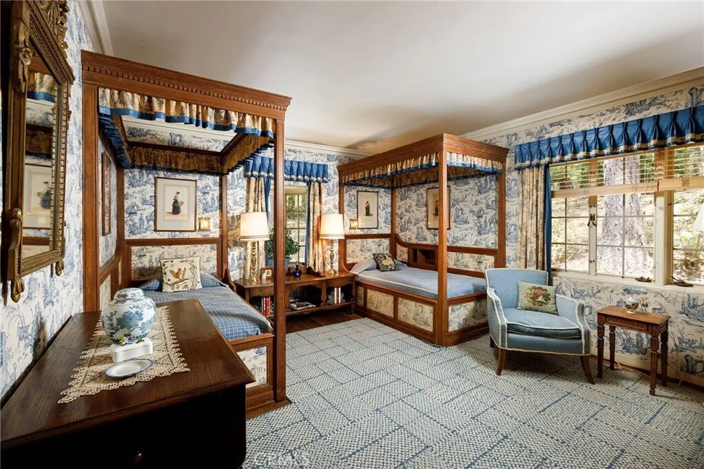28641 NORTH SHORE RD, Lake Arrowhead, CA 92352