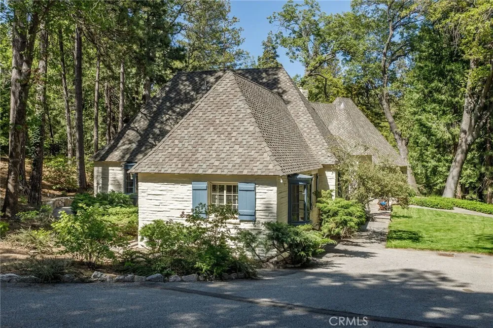 28641 NORTH SHORE RD, Lake Arrowhead, CA 92352