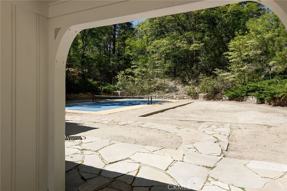 28641 NORTH SHORE RD, Lake Arrowhead, CA 92352