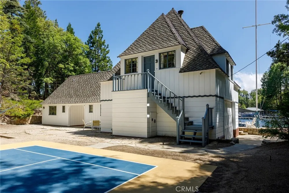 28641 NORTH SHORE RD, Lake Arrowhead, CA 92352