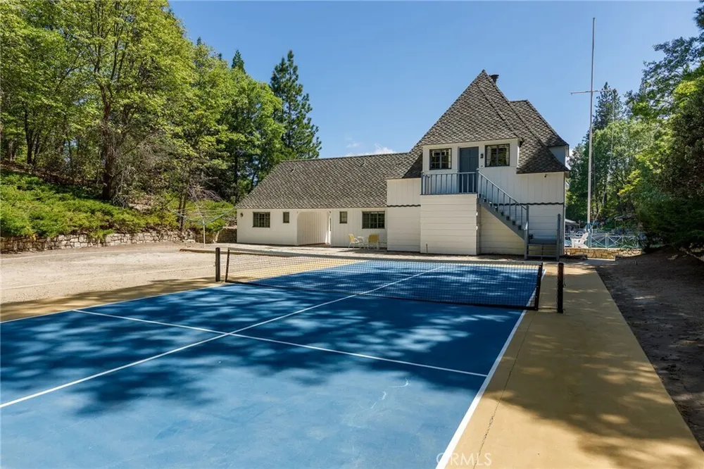 28641 NORTH SHORE RD, Lake Arrowhead, CA 92352