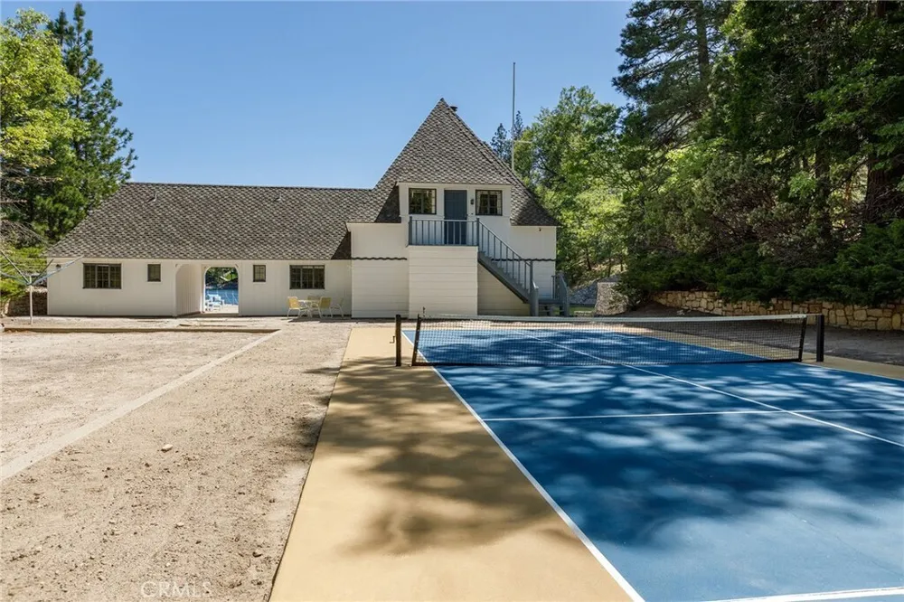 28641 NORTH SHORE RD, Lake Arrowhead, CA 92352