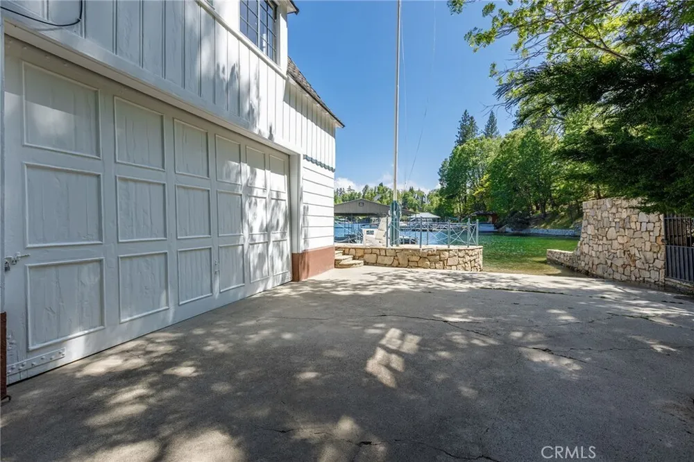 28641 NORTH SHORE RD, Lake Arrowhead, CA 92352