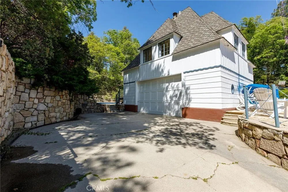 28641 NORTH SHORE RD, Lake Arrowhead, CA 92352