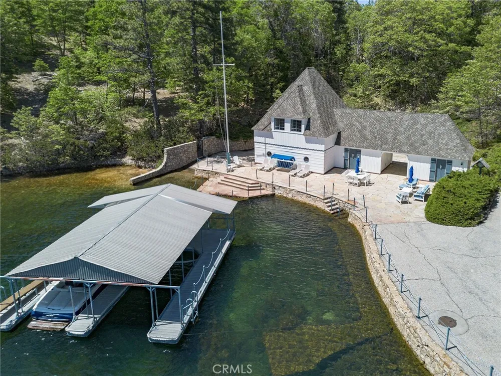 28641 NORTH SHORE RD, Lake Arrowhead, CA 92352