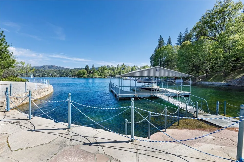 28641 NORTH SHORE RD, Lake Arrowhead, CA 92352