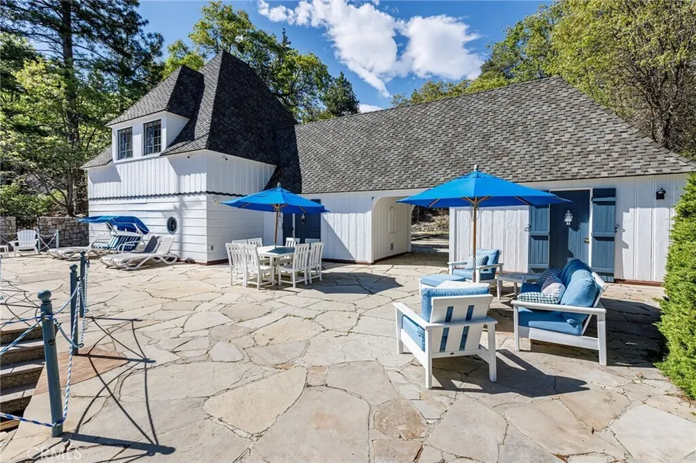 28641 NORTH SHORE RD, Lake Arrowhead, CA 92352