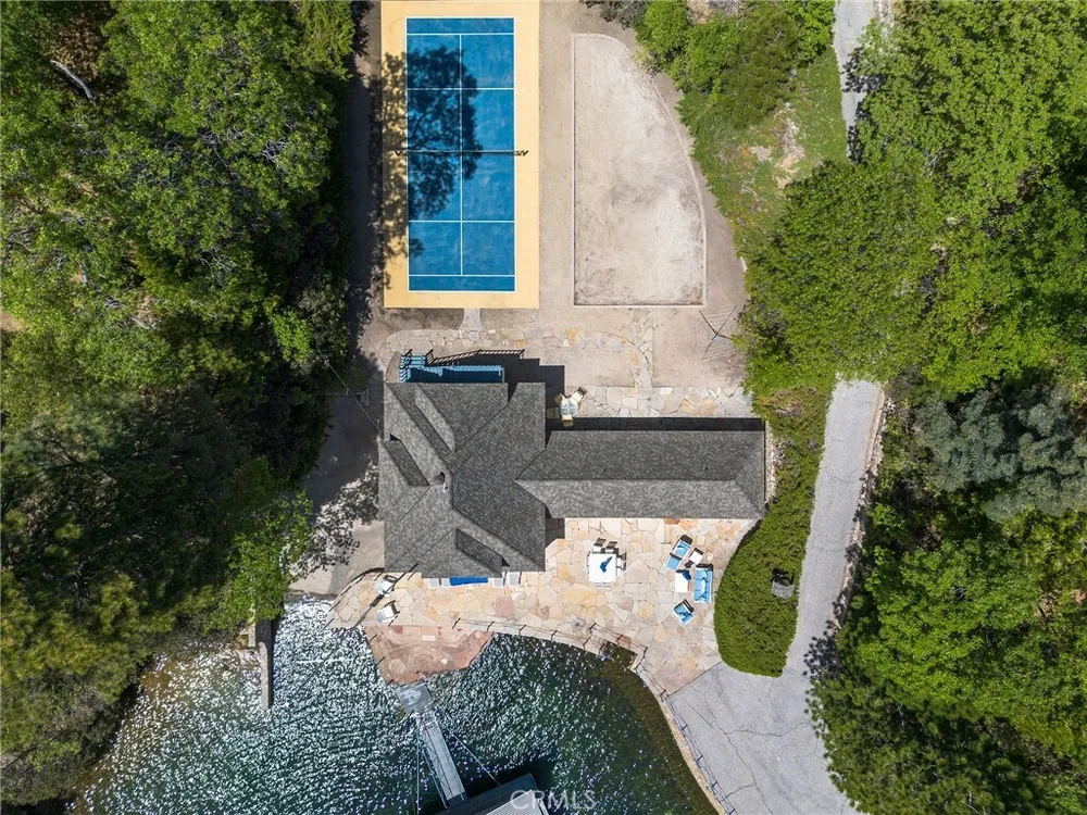 28641 NORTH SHORE RD, Lake Arrowhead, CA 92352