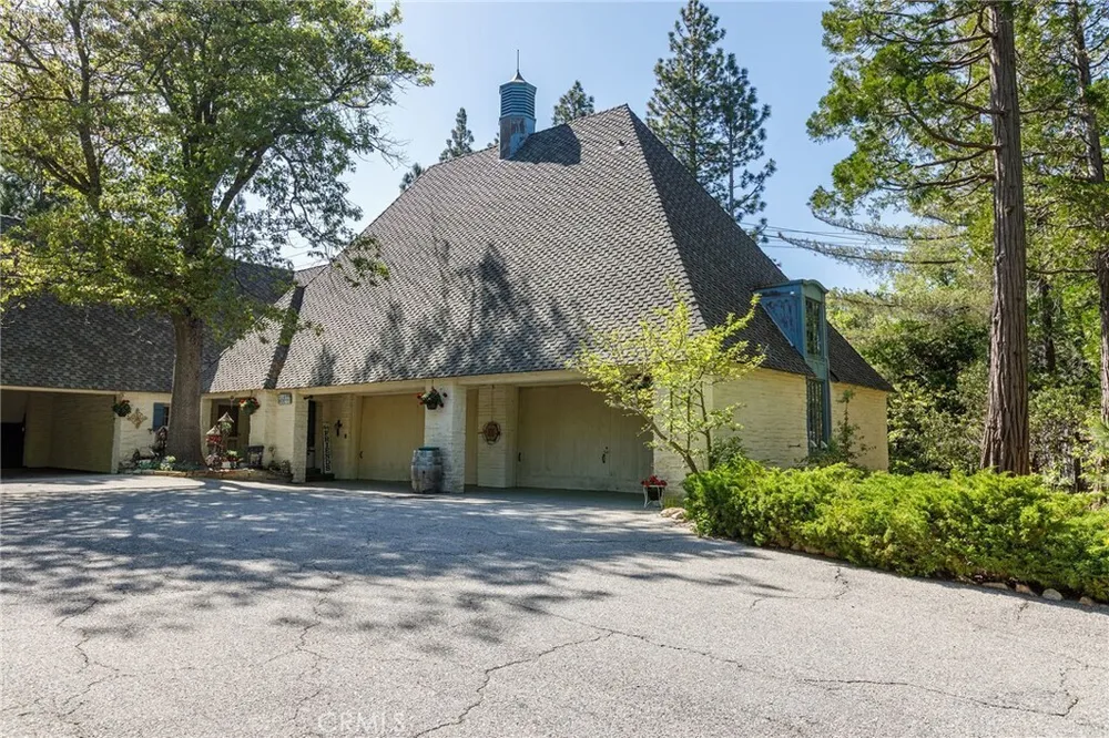 28641 NORTH SHORE RD, Lake Arrowhead, CA 92352
