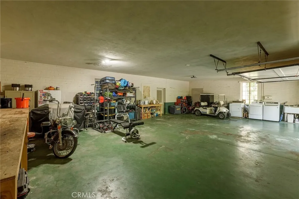28641 NORTH SHORE RD, Lake Arrowhead, CA 92352