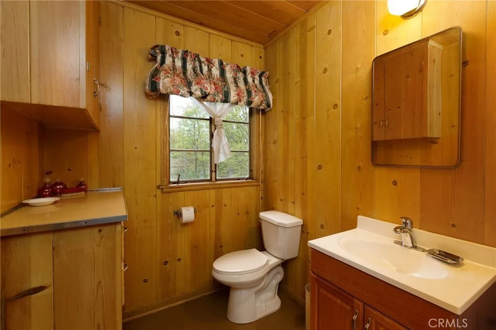 28641 NORTH SHORE RD, Lake Arrowhead, CA 92352