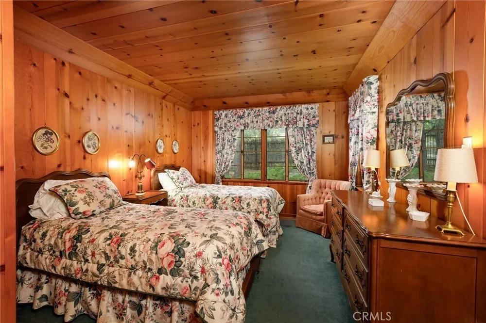 28641 NORTH SHORE RD, Lake Arrowhead, CA 92352