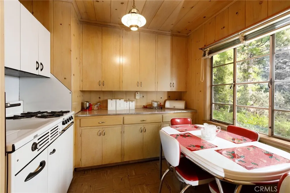 28641 NORTH SHORE RD, Lake Arrowhead, CA 92352