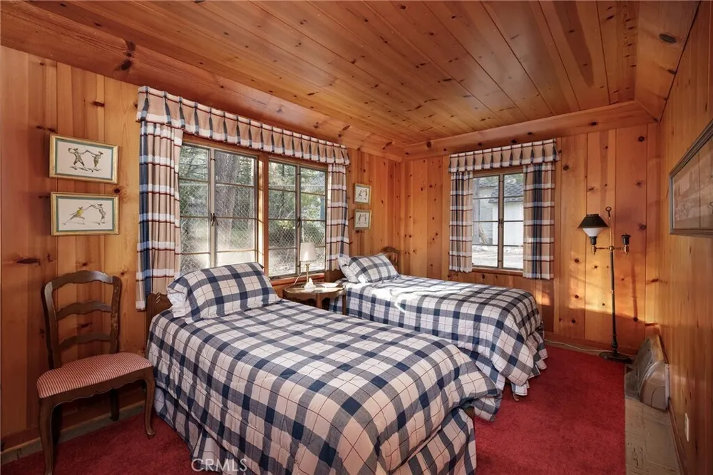 28641 NORTH SHORE RD, Lake Arrowhead, CA 92352
