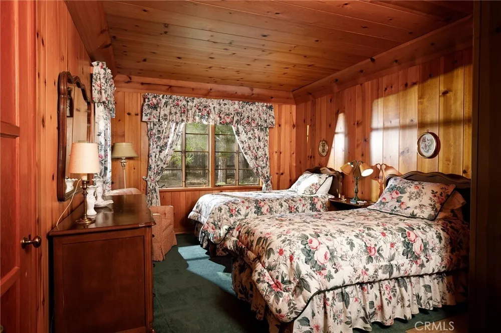 28641 NORTH SHORE RD, Lake Arrowhead, CA 92352
