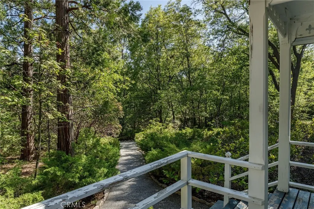 28641 NORTH SHORE RD, Lake Arrowhead, CA 92352