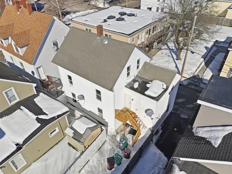 5 Floyd St, Lowell, MA 01852