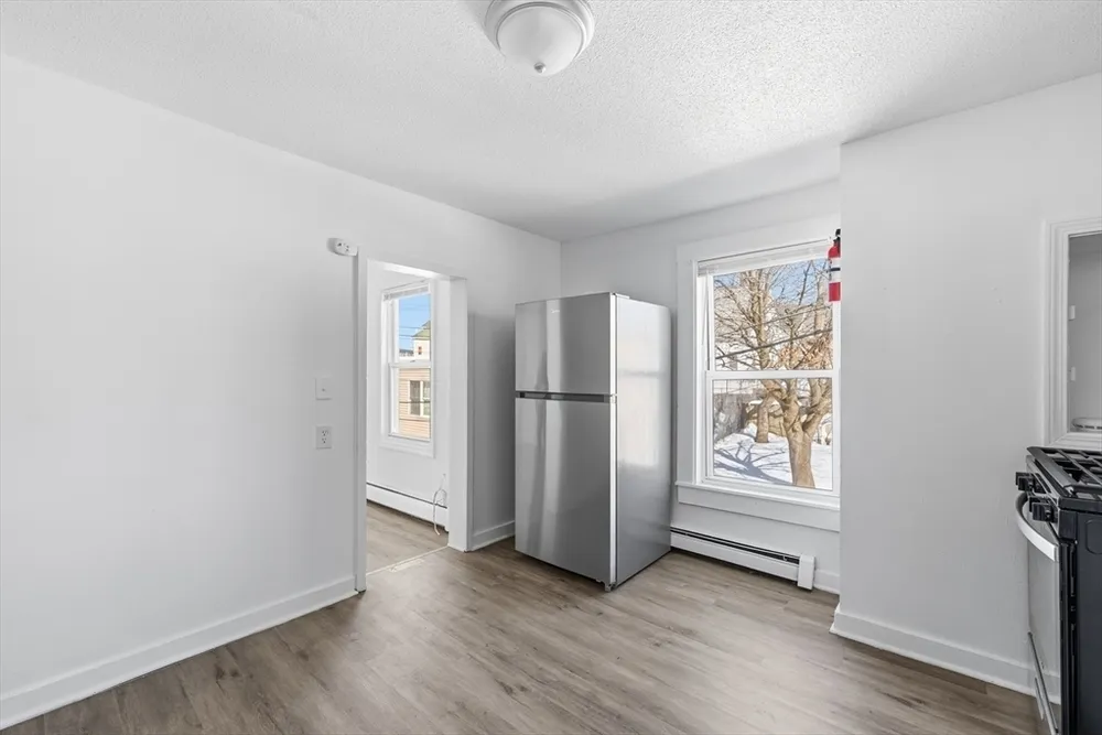 5 Floyd St, Lowell, MA 01852