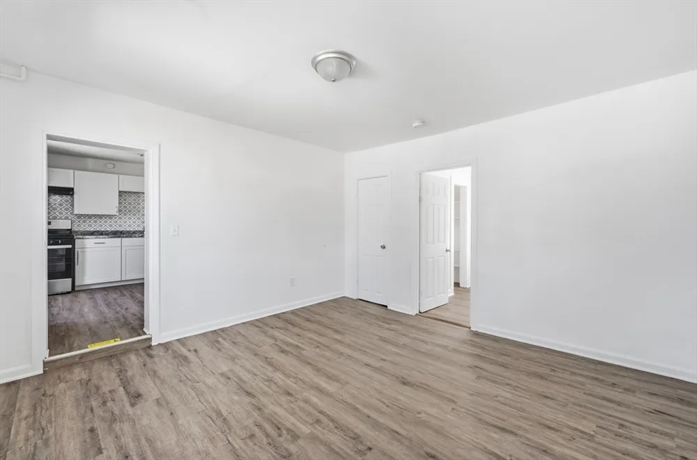 5 Floyd St, Lowell, MA 01852