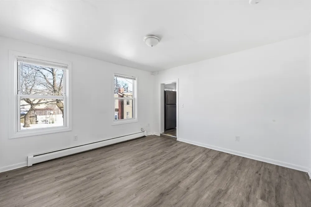 5 Floyd St, Lowell, MA 01852
