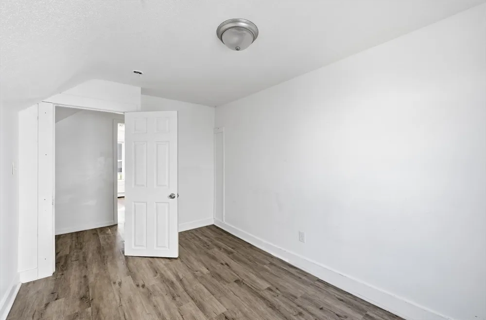 5 Floyd St, Lowell, MA 01852