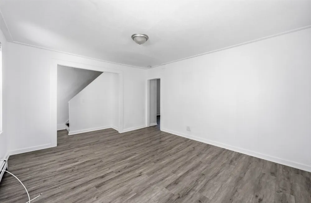 5 Floyd St, Lowell, MA 01852