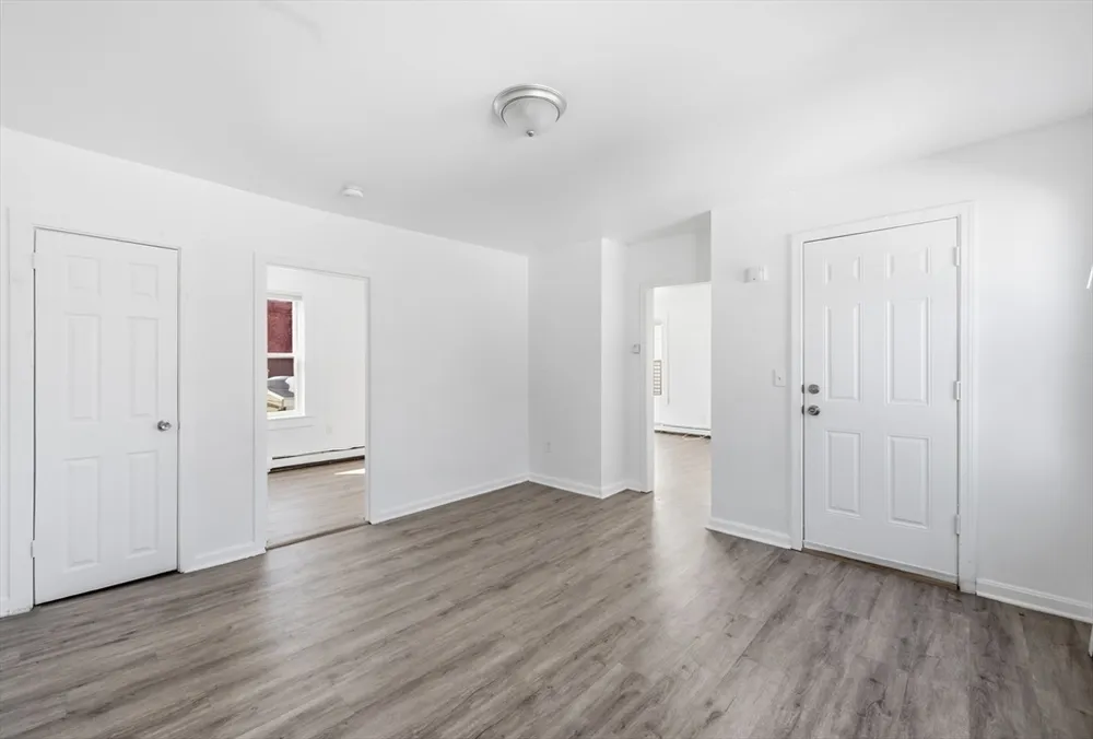 5 Floyd St, Lowell, MA 01852