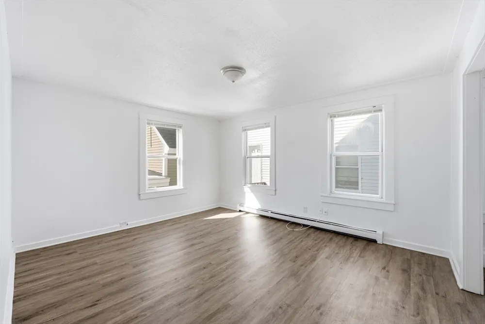 5 Floyd St, Lowell, MA 01852
