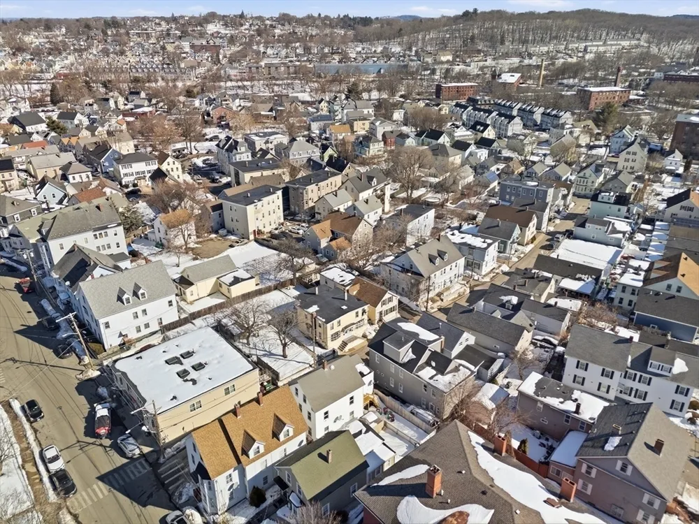5 Floyd St, Lowell, MA 01852